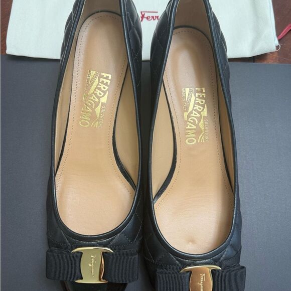 Brand new with box Ferragamo
Vara Quilted Bow Ballet Pumps size 10.5 - Picture 12 of 15
